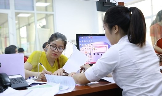Từ ngày 1.7.2023, mức lương cơ sở là 1.800.000 đồng/tháng. Ảnh: Hải Nguyễn