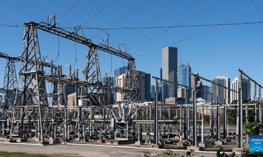 Một cơ sở điện ở trung tâm thành phố Houston, Texas, Mỹ. Ảnh: Xinhua