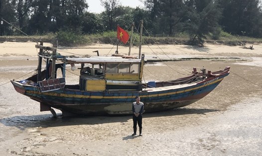 Ngư dân khốn khó vì luồng lạch, cảng cá Xuân Hội (Nghi Xuân, Hà Tĩnh) bị bồi lắng nghiêm trọng. Ảnh: Trần Tuấn.