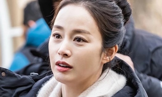 Kim Tae Hee từng bị bạn diễn tát rất nhiều trên phim trường "Nấc thang lên thiên đường". Ảnh" Nhà sản xuất tvN.
