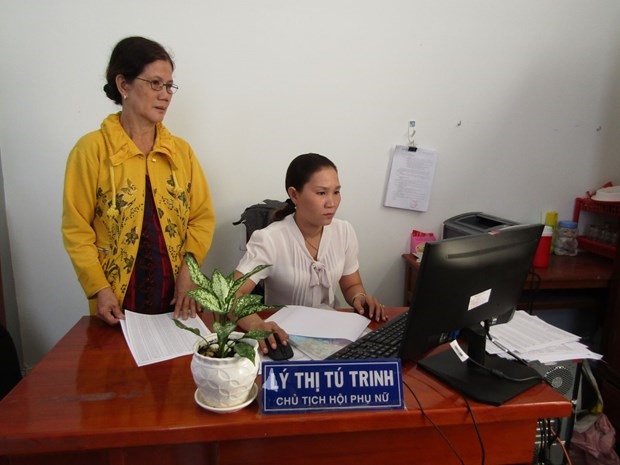Chị Lý Thị Tú Trinh (dân tộc Khmer) là Chủ tịch Hội Liên hiệp phụ nữ phường Trường Lạc, quận Ô Môn, Thành phố Cần Thơ. Ảnh: baocantho.com.vn