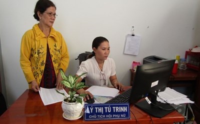 Chị Lý Thị Tú Trinh (dân tộc Khmer) là Chủ tịch Hội Liên hiệp phụ nữ phường Trường Lạc, quận Ô Môn, Thành phố Cần Thơ. Ảnh: baocantho.com.vn