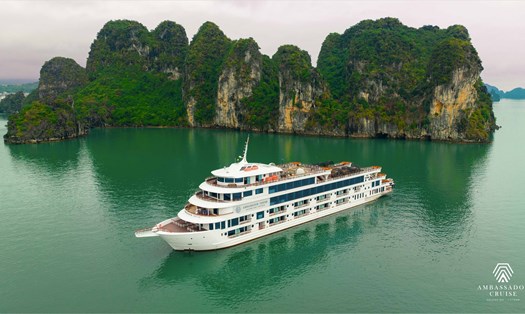 Du thuyền Ambassador II – Đại sứ biển cả sang trọng giữa lòng vịnh Hạ Long