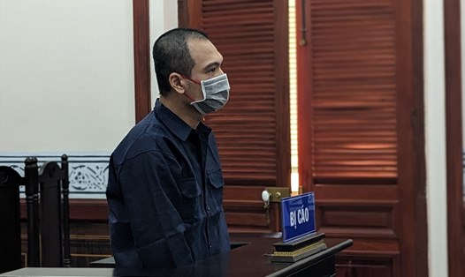 Cựu thiếu tá Nguyễn Tuấn Thanh, điều tra viên PC02, Công an TPHCM tại toà. Ảnh: Anh Tú