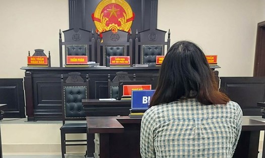 Nguyễn Thị Huyền tại phiên toà xét xử về hành vi lừa đảo. Ảnh: Mến Đỗ