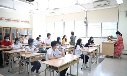 Học sinh tham dự kỳ thi tuyển sinh lớp 10 tại Hà Nội năm 2022. Ảnh: Vân Trang