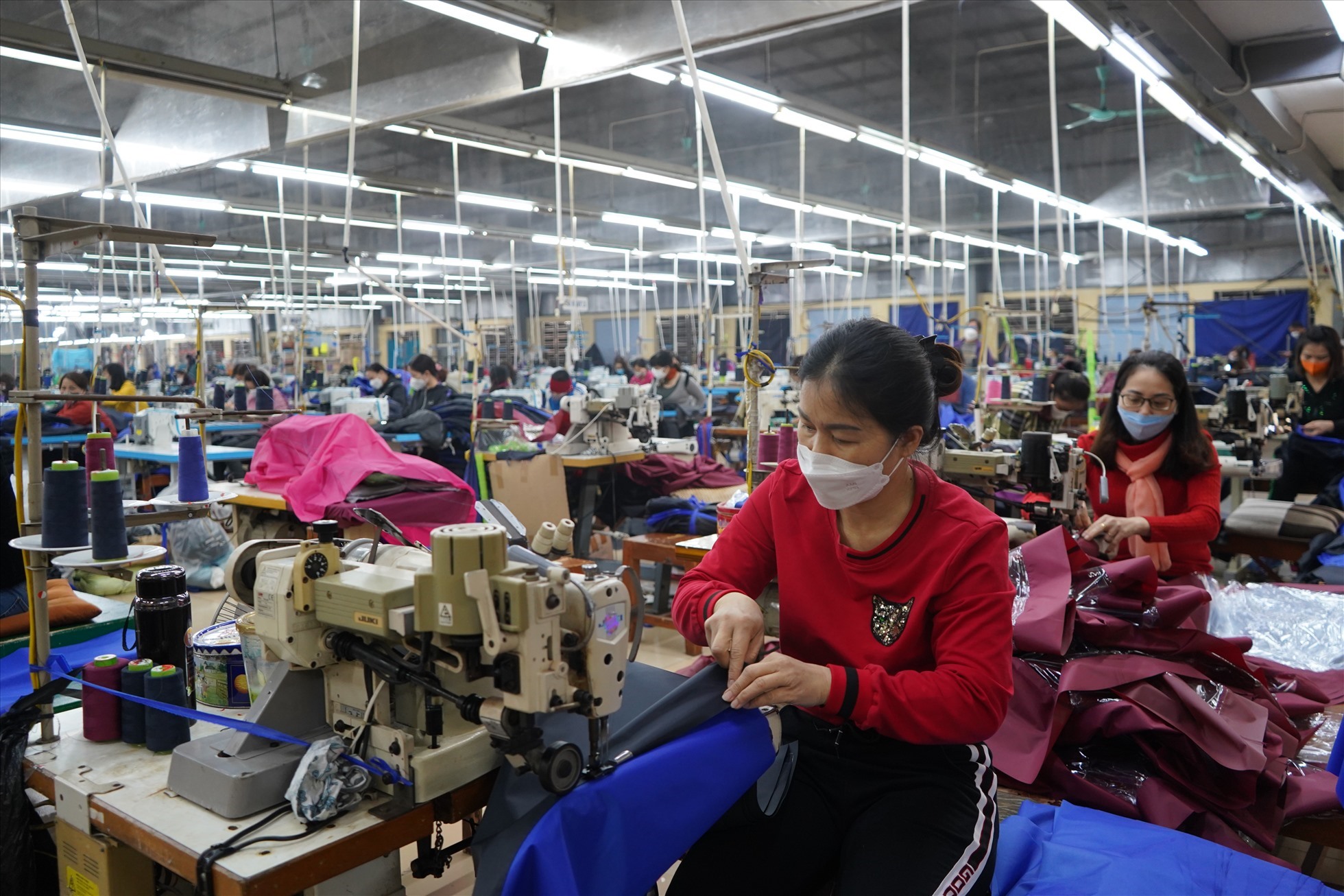 Yêu cầu rà soát, đánh giá việc thực hiện mức lương tối thiểu vùng tại các doanh nghiệp áp dụng từ ngày 1.7.2022. Ảnh minh hoạ: Mai Dung.