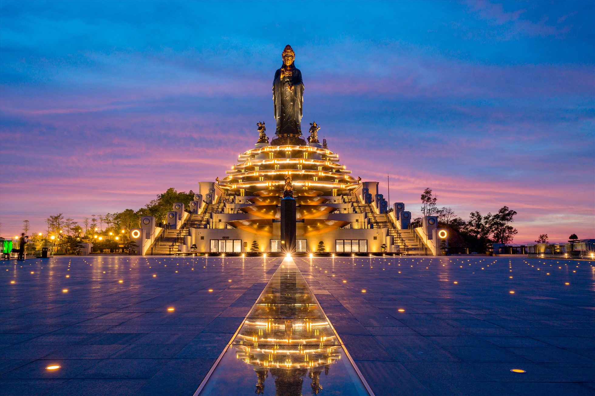 Đỉnh núi Bà Đen vào buổi tối