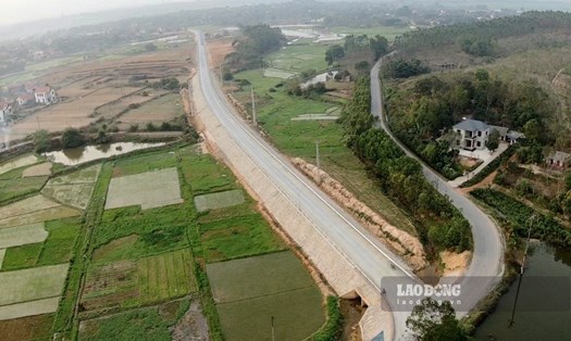 Tuyến đường liên vùng dài 54km đi qua 3 huyện của tỉnh Phú Thọ và nối với tỉnh Yên Bái. Ảnh: Tô Công.