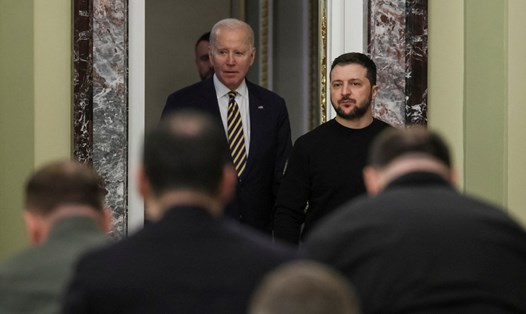 Tổng thống Mỹ Joe Biden bất ngờ thăm Kiev hôm 20.2.2023, thông báo gói hỗ trợ mới trị giá 500 triệu USD cho Ukraina. Ảnh: Xinhua
