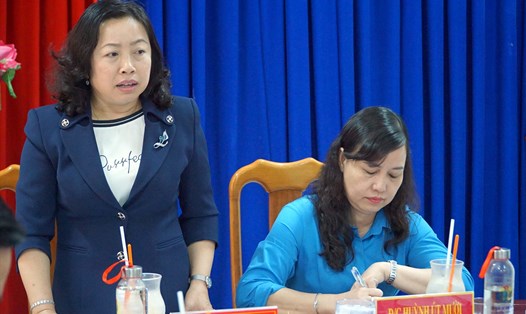 Phó Chủ tịch Tổng LĐLĐ Việt Nam Thái Thu Xương phát biểu tại buổi làm việc với Ban Thường vụ LĐLĐ tỉnh Cà Mau sáng 23.2. Ảnh: Nhật Hồ