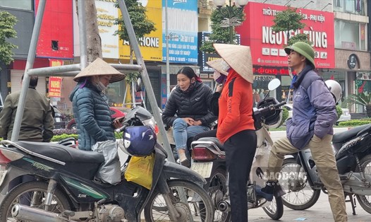 Chợ người giữa lòng thành phố Thái Nguyên. Ảnh: Phùng Minh