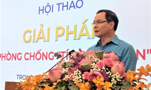 Ông Nguyễn Đình Khang - Ủy viên Trung ương Đảng, Chủ tịch Tổng LĐLĐ Việt Nam - phát biểu chỉ đạo tại hội thảo. Ảnh: Nam Dương