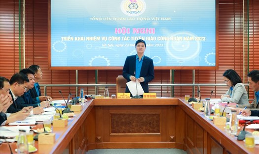 Phó Chủ tịch Tổng LĐLĐVN Ngọ Duy Hiểu phát biểu tại hội nghị. Ảnh: Hải Nguyễn