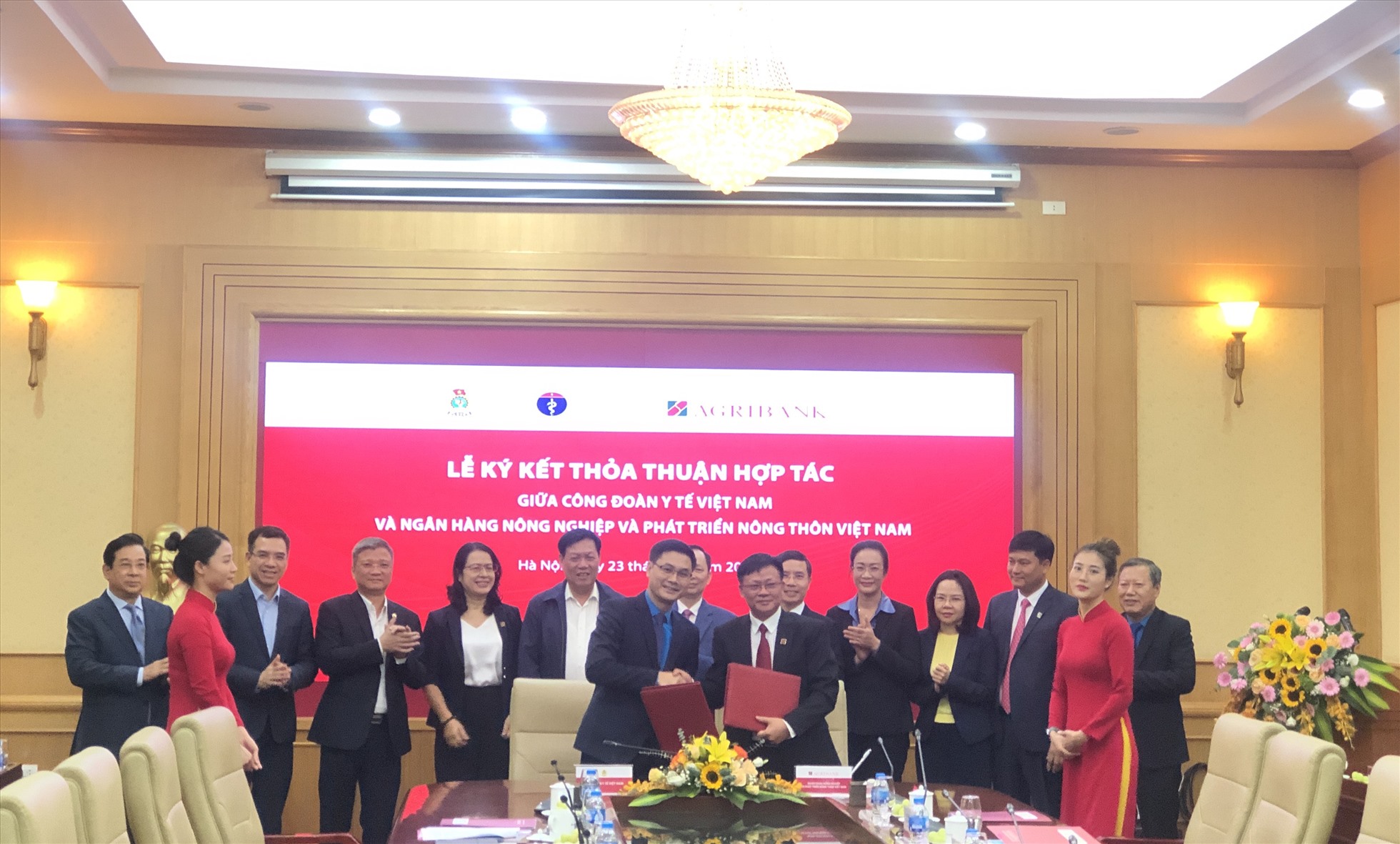 Lãnh đạo Công đoàn Y tế Việt Nam và Agribank ký thoả thuận hợp tác. Ảnh: Bảo Hân