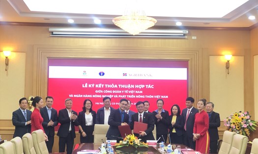 Lãnh đạo Công đoàn Y tế Việt Nam và Agribank ký thoả thuận hợp tác. Ảnh: Bảo Hân