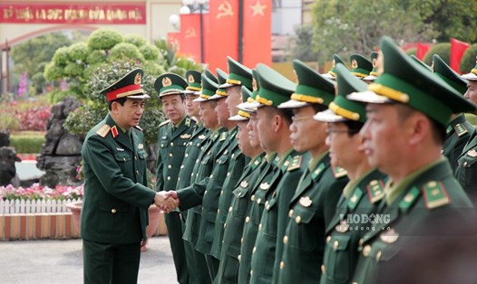 Bộ trưởng Bộ Quốc phòng Phan Văn Giang làm việc với Bộ Chỉ huy Bộ đội Biên phòng và Bộ Chỉ huy Quân sự tỉnh Lai Châu. Ảnh: Đức Duẩn