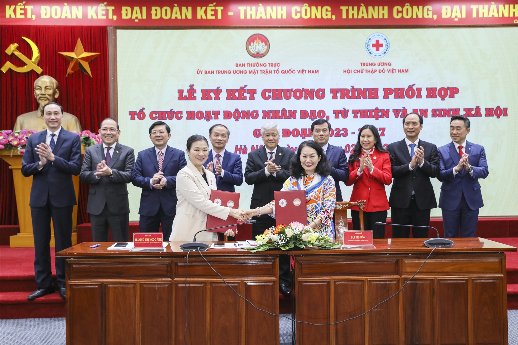 MTTQ Việt Nam và Hội Chữ thập đỏ Việt Nam phối hợp tổ chức hoạt động nhân đạo, từ thiện. Ảnh: Phạm Đông