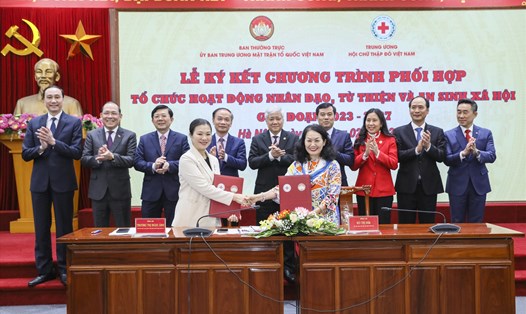 MTTQ Việt Nam và Hội Chữ thập đỏ Việt Nam phối hợp tổ chức hoạt động nhân đạo, từ thiện. Ảnh: Phạm Đông