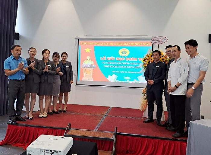 LĐLĐ thành phố Hội An thành lập CĐCS thứ 4 trong năm 2023. Ảnh: Phùng Hữu