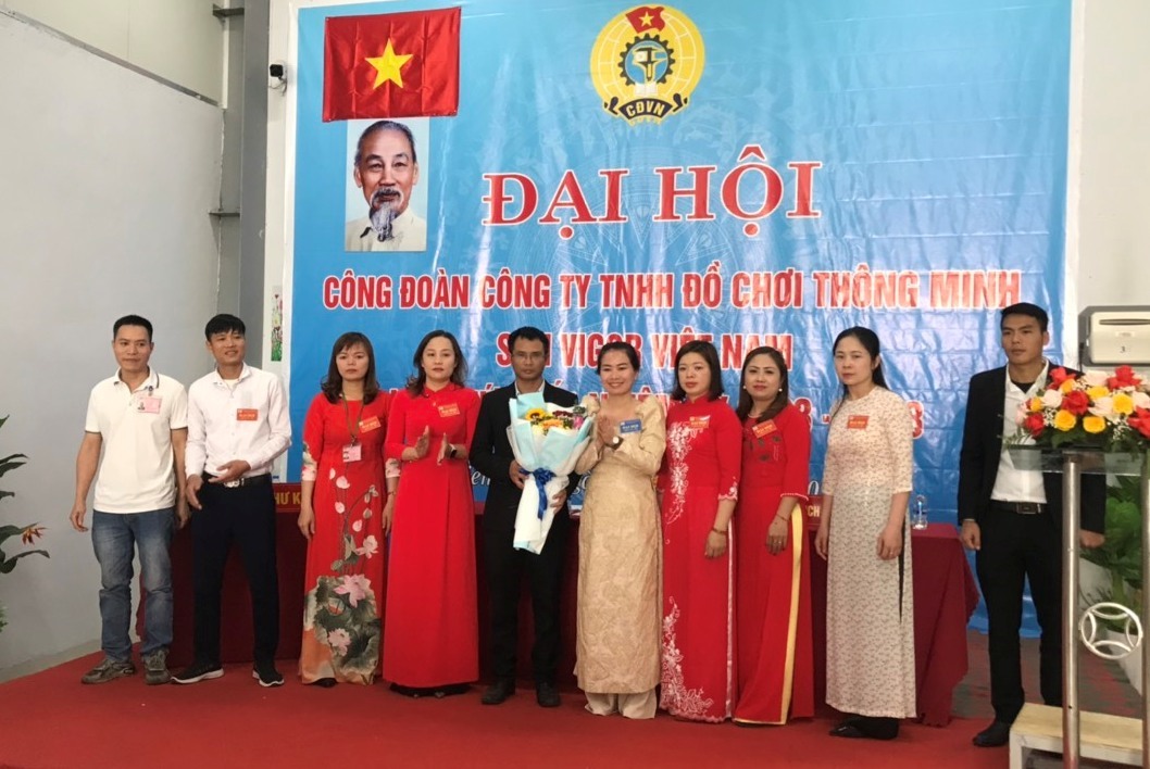 Ban Chấp hành Công đoàn Công ty Sun Vigor ra mắt đại hội. Ảnh: Nguyễn Hiệp