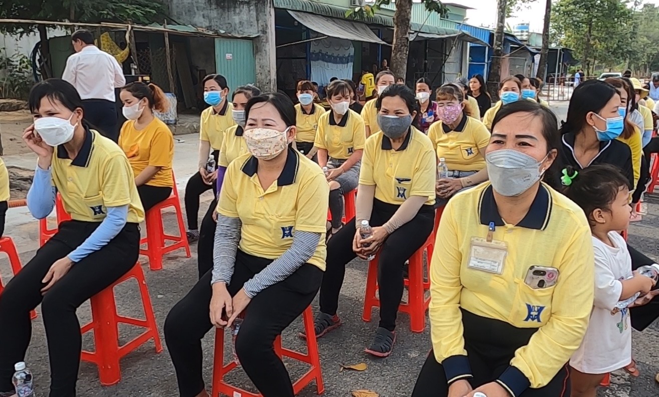 Công nhân lao động gặp khó khăn nếu không tìm được nguồn vốn vay hỗ trợ rất dễ bị sập bẫy tín dụng đen. Ảnh: Đình Trọng