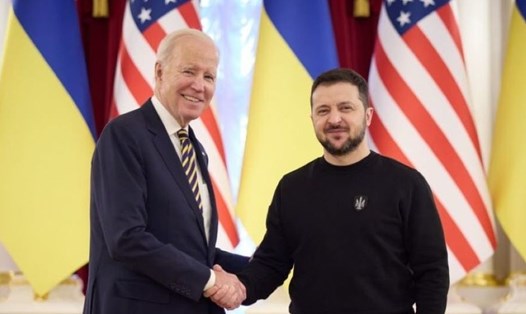 Tổng thống Mỹ Joe Biden gặp Tổng thống Ukraina Volodymyr Zelensky trong chuyến thăm Kiev ngày 20.2.2023. Ảnh: Văn phòng Tổng thống Ukraina