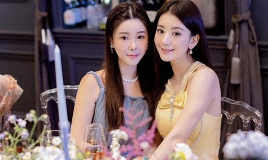 Người mẫu Hong Kong Abby Choi (trái) và vợ của thiên vương Quách Phú Thành - Phương Viện. Ảnh: Instagram
