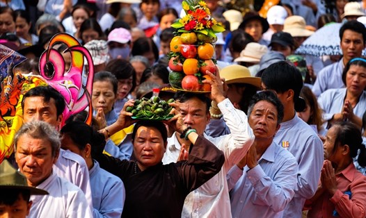 Đà Nẵng tổ chức lễ hội tôn giáo nói không với mê tín, phóng sinh. Ảnh: Hoàng Vinh