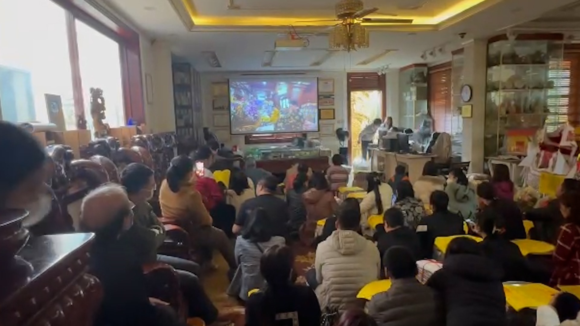 Bí ẩn dịch vụ bắt ma ở Linh Quang Điện: Hoành tráng như doanh nghiệp của "thầy" Cao Anh