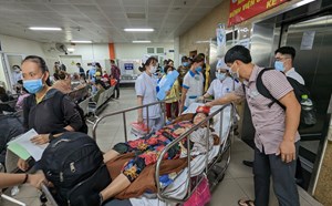 Bệnh nhân chờ 3 tuần để được xạ trị tại Bệnh viện Chợ Rẫy