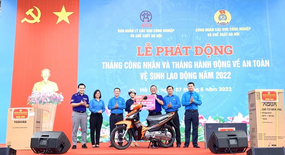 Lễ phát động Tháng Công nhân và Tháng Hành động về an toàn vệ sinh lao động năm 2022 do Công đoàn Các khu công nghiệp - chế xuất Hà Nội tổ chức. Ảnh: Kim Chung