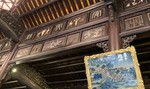 Một bức tranh gương trong điện Long An - Bảo tàng Cổ vật Cung đình Huế. Ảnh: Tường Minh