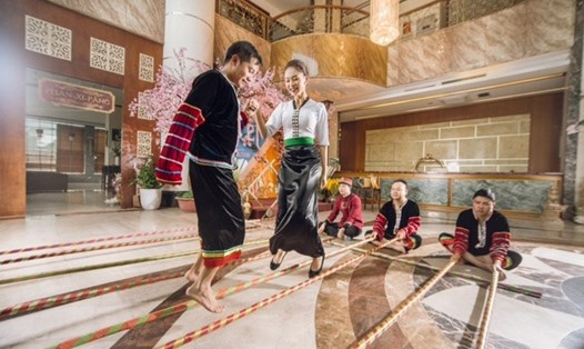 Điệu múa sạp trong ngày Tết Mường Thanh. Ảnh: BTC