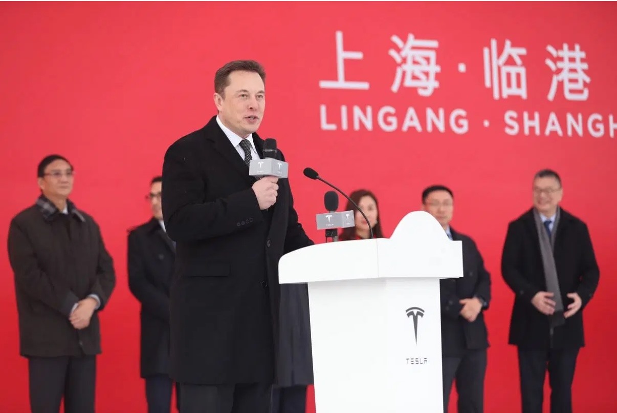 Elon Musk xin lỗi sau khi sa thải và chế giễu nhân viên khuyết tật