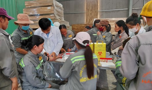 Chăm sóc sức khỏe sinh sản cho lao động nữ ở doanh nghiệp có Công đoàn cơ sở trực thuộc Công đoàn Khu Kinh tế Công nghiệp tỉnh Thừa Thiên - Huế. Ảnh: Thu Nam