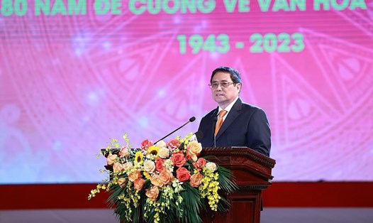 Thủ tướng Phạm Minh Chính phát biểu tại chương trình nghệ thuật đặc biệt kỷ niệm 80 năm ra đời "Đề cương về Văn hóa Việt Nam". Ảnh:  TTXVN