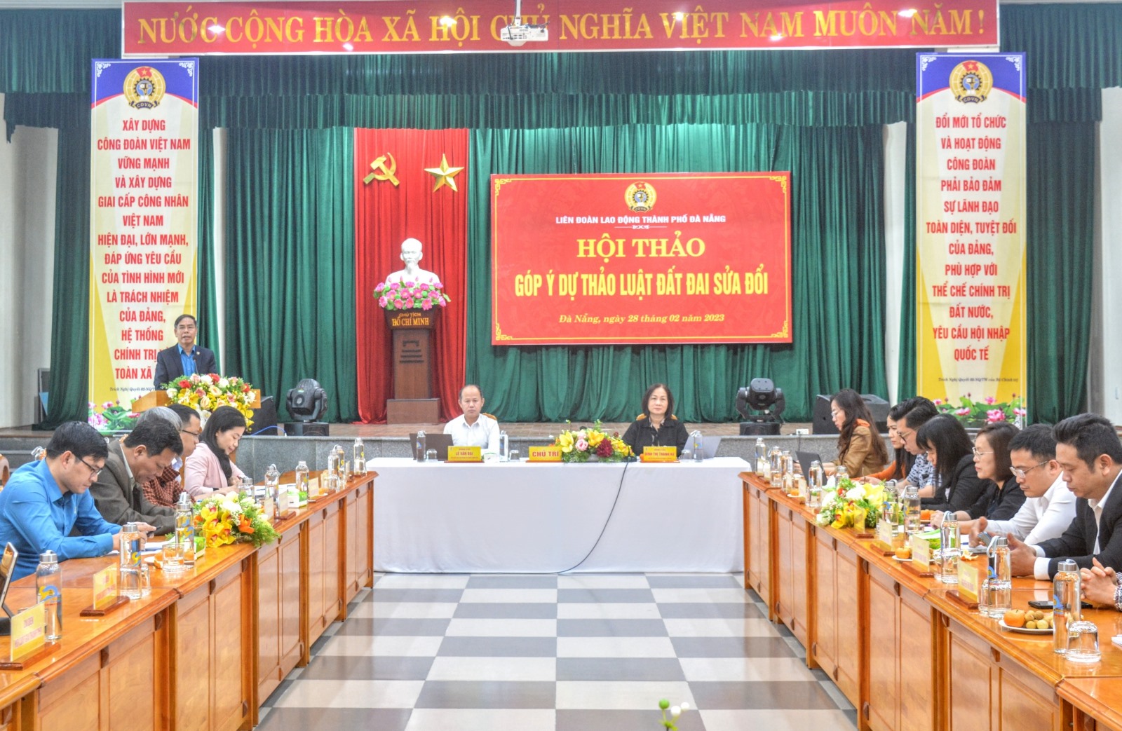 Liên đoàn Lao động thành phố tổ chức hội thảo góp ý dự thảo Luật Đất đai sửa đổi. Ảnh: Trà Vân