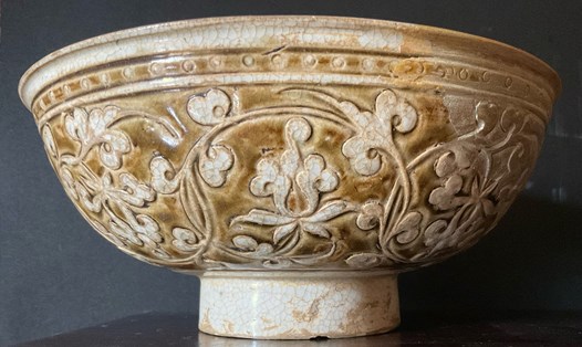 Bát sen thời Lý, thế kỷ 11-12. Bộ sưu tập của Nguyễn Dòng - TPHCM.