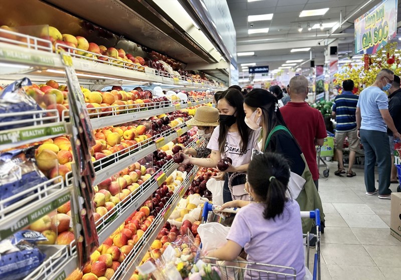 Sau Tết, siêu thị tăng khuyến mãi, giảm giá sâu