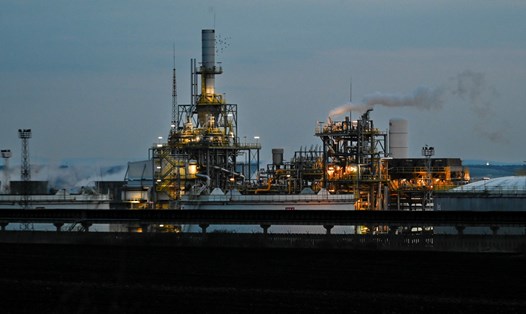 Nhà máy lọc dầu duy nhất của Bulgaria, Lukoil Neftochim Burgas thuộc sở hữu của Nga, gần thành phố Burgas ở bờ Biển Đen, ngày 17.3.2022. Ảnh: AFP