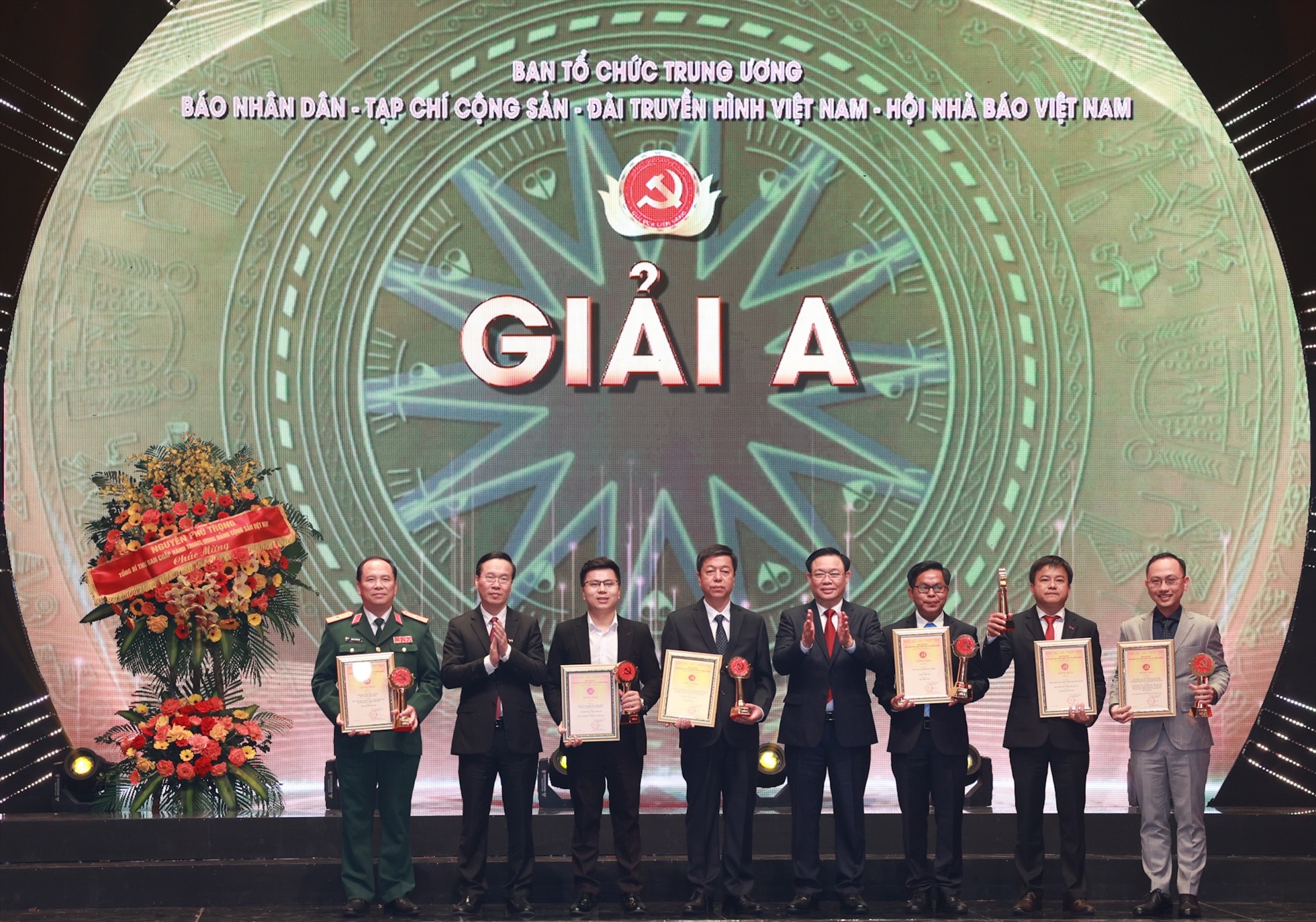 Lễ công bố và trao Giải báo chí toàn quốc về xây dựng Đảng (Giải Búa liềm vàng) lần thứ VII - năm 2022. Ảnh: Hải Nguyễn