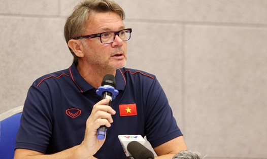 Huấn luyện viên Philippe Troussier nhiều khả năng sẽ thay ông Park Hang-seo dẫn dắt tuyển Việt Nam. Ảnh: VFF
