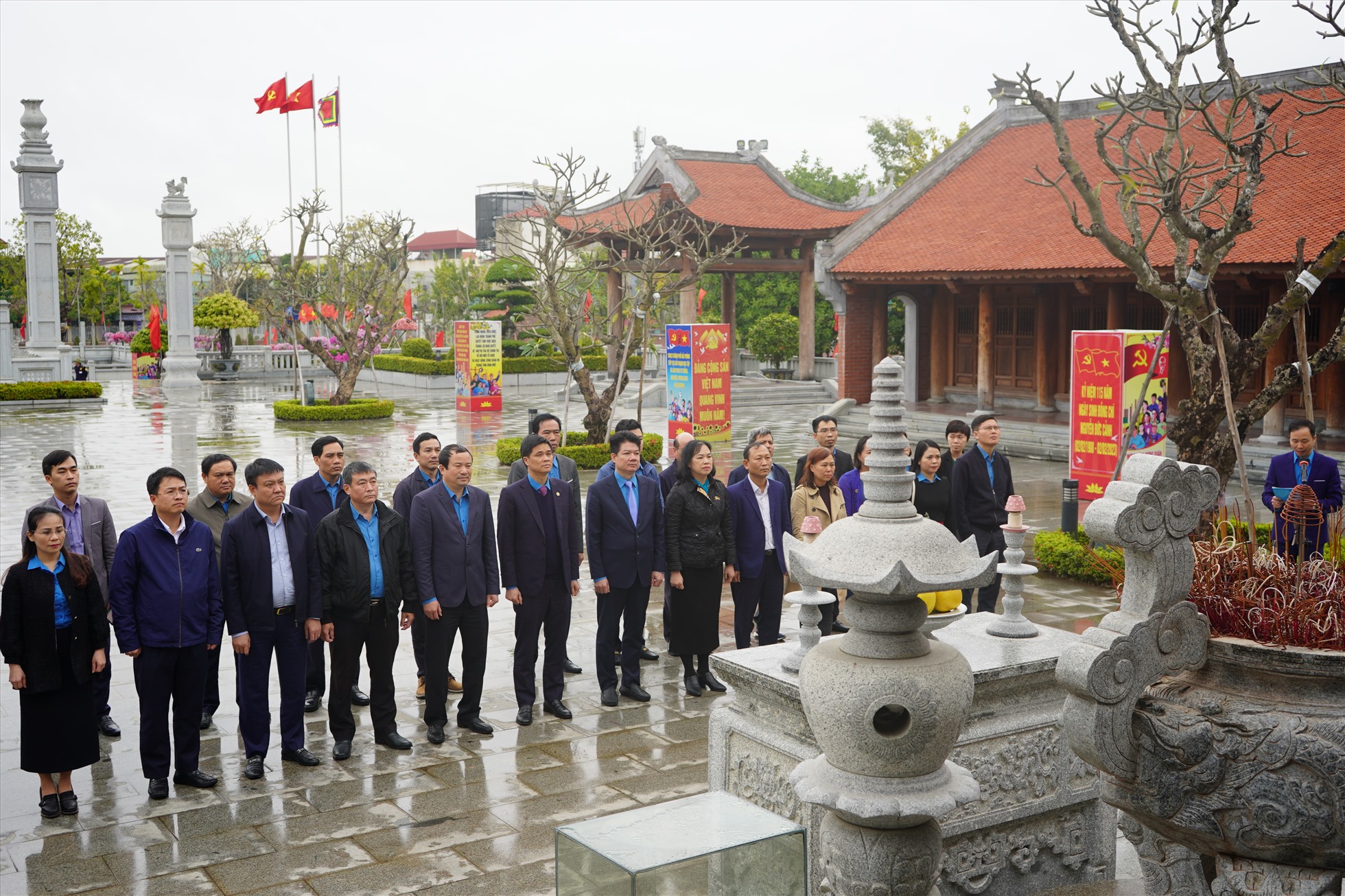 Tổng Liên đoàn Lao động Việt Nam dâng hương lãnh tụ Nguyễn Đức Cảnh