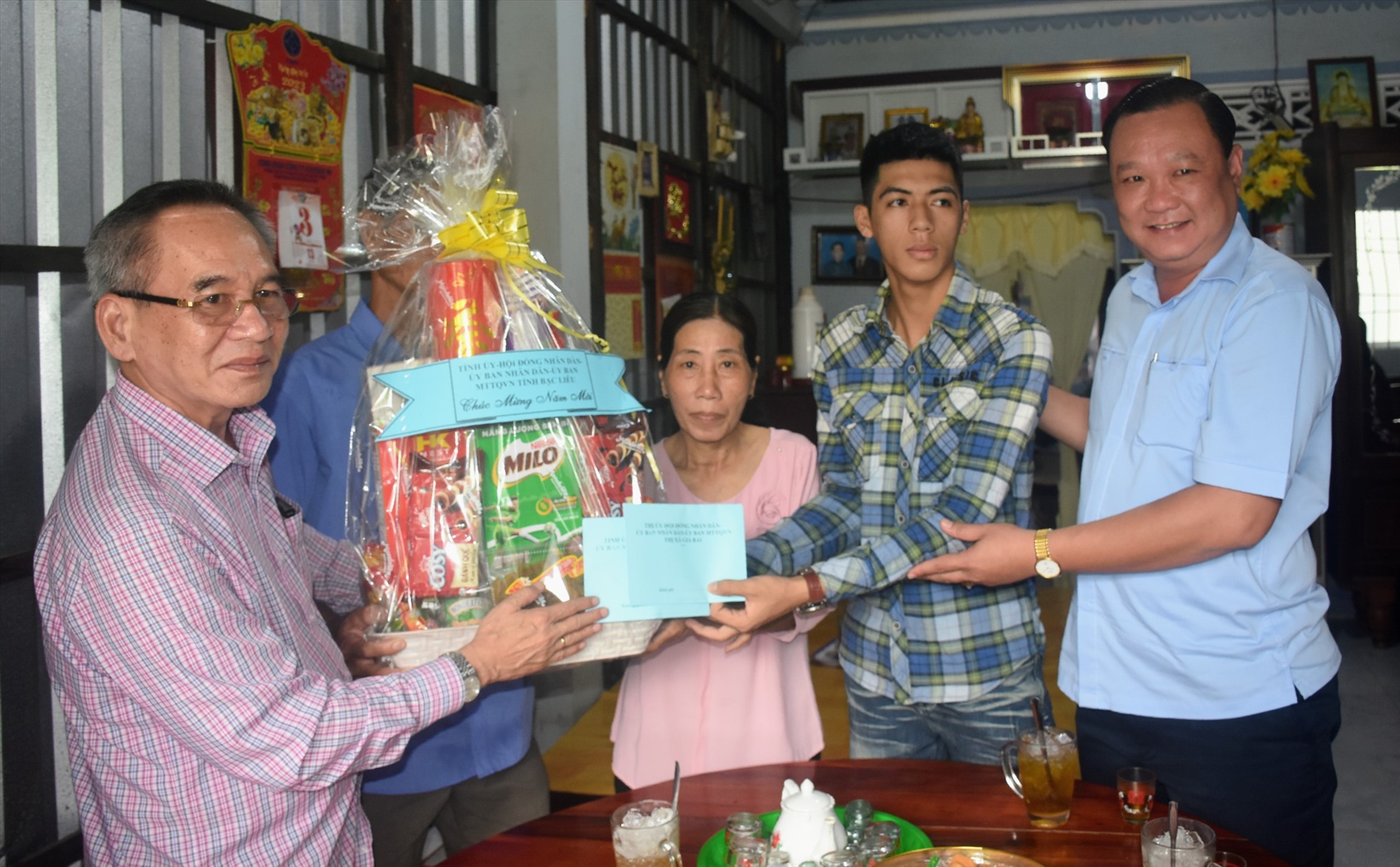 Bí thư Tỉnh ủy trực tiếp đến nhà động viên thanh niên nhập ngũ