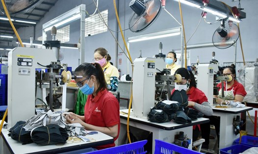 Nhiều doanh nghiệp tại Quảng Nam có đủ đơn hàng cho công nhân làm việc đến tháng 6.2023. Ảnh: Tường Minh