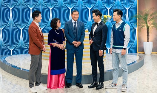 Vợ chồng HLV Mai Đức Chung là khách mời trong chương trình “Khách sạn 5 sao”. Ảnh: VTV