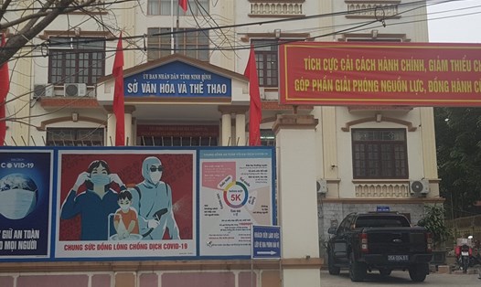 UBND tỉnh Ninh Bình đã có văn bản giao Sở Văn hóa và Thể thao tỉnh Ninh Bình rà soát đối với các trường hợp lao động hợp đồng tại Trung tâm Văn hóa tỉnh để có phương án sắp xếp theo đúng quy định. Ảnh: Diệu Anh