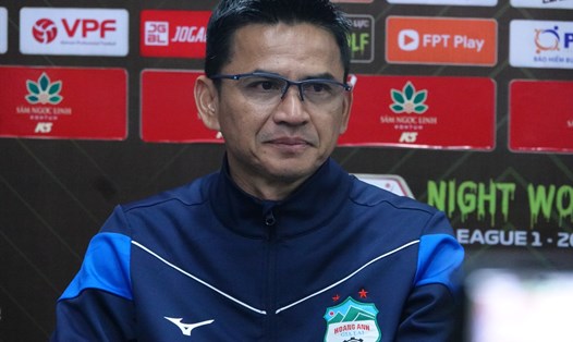 Kiatisak không quá thất vọng khi Hoàng Anh Gia Lai chia điểm với HLHT sau trận hòa 0-0. Ảnh: Nguyễn Đăng
