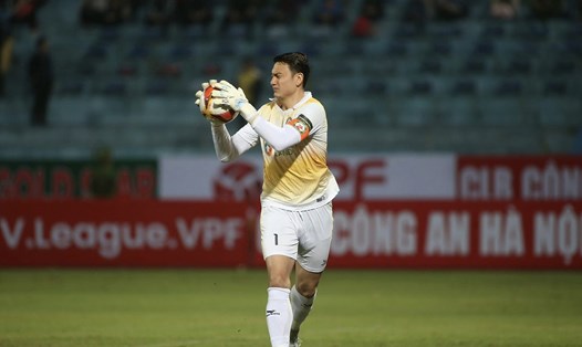Đặng Văn Lâm nhận 5 bàn thua ở vòng 1 V.League 2023, nhiều hơn cả mùa trước. Ảnh: CLB Bình Định